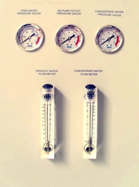 Глицериновые манометры на панели обратного осмоса